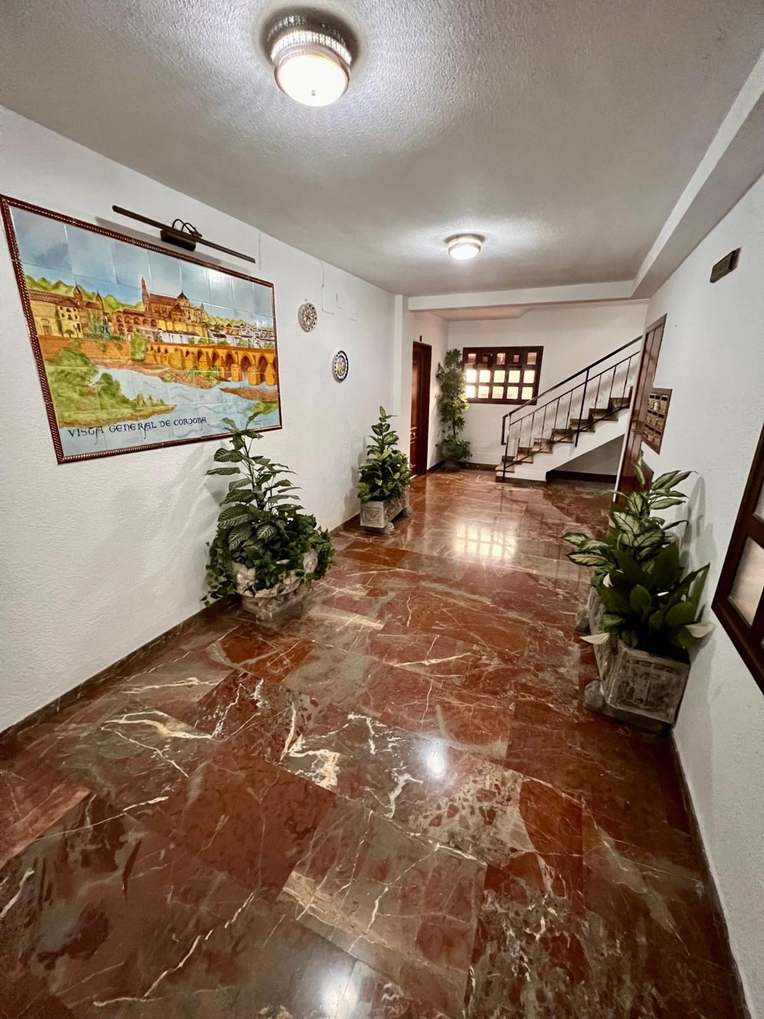 Amplio Apartamento Familiar Con Parking Privado En Pleno Centro De Cordoba Exterior photo